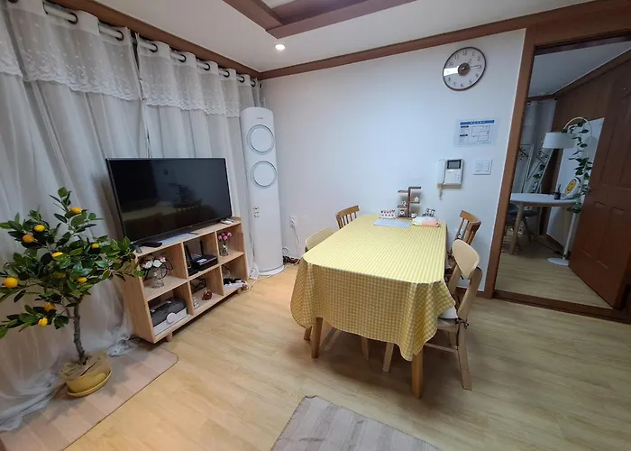 Comfort House 2 Bed Hwagok Station 4minutes Gimpo Airport 10 Minutes